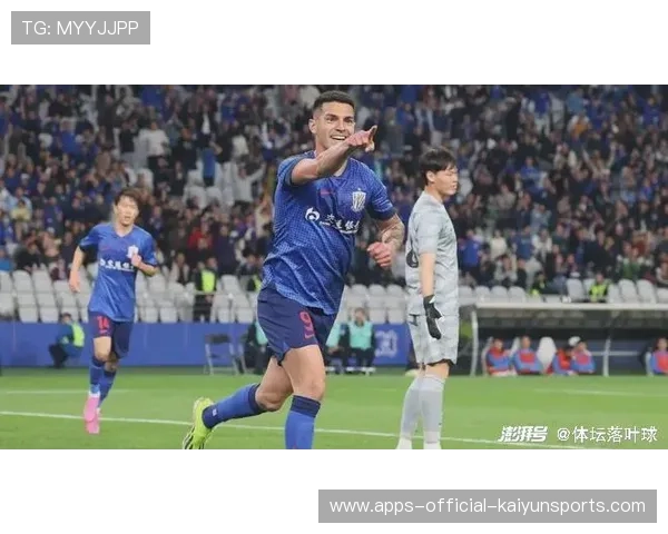 谢鹏飞右路传中助攻路易斯头球破门：那一刻点燃全场的完美配合